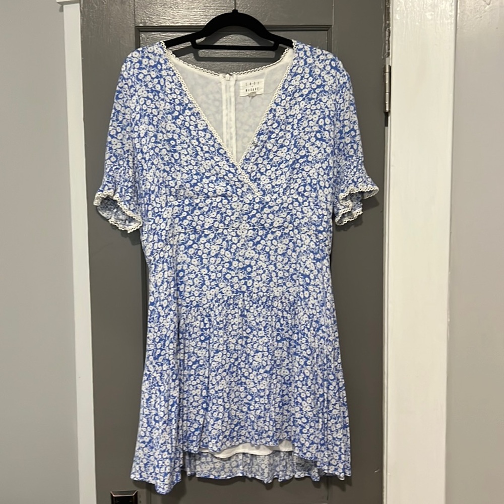Cute mini sundress. I am 5’11” and it is not too short.